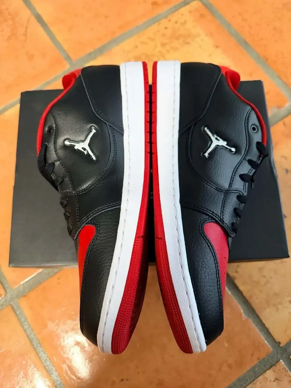 Jordan Court Connect Low Men's Sneakers - Black/Gym Red/White